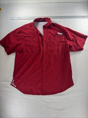 Columbia Men's Button-Down Short Sleeve Shirt in Red
